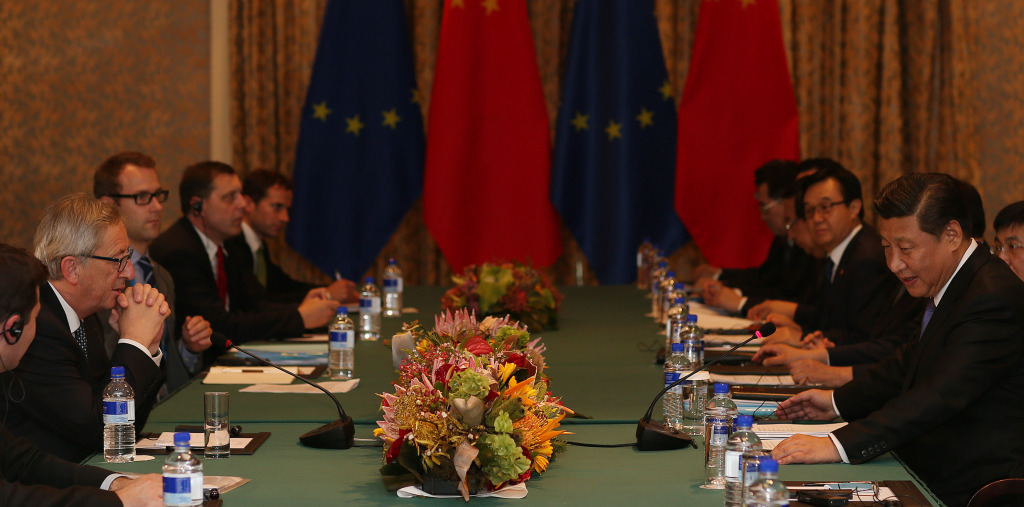 General view of the meeting between Xi Jinping, President of the People's Republic of China, on the right, and Jean-Claude Juncker, 2nd from the left
